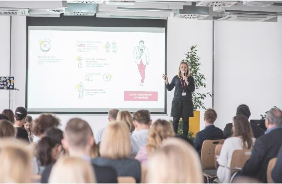 NOWOCZESNE c e ntrum KO NFERENCYJNE Centrum konferencyjne O4 Coworking Dzięki niezwykłej funkcjonalności naszych pomieszczeń sale można łączyć i uzyskać