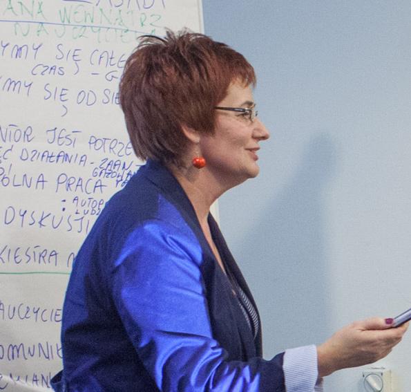 Posiada II stopień wiadczenie pedagogiczne, kwalifikacje do pro- psychologii pozytywnej oraz rozwoju osobistego, specjalizacji zawodowej z zakresu pedagogiki wadzenia czterech przedmiotów oraz