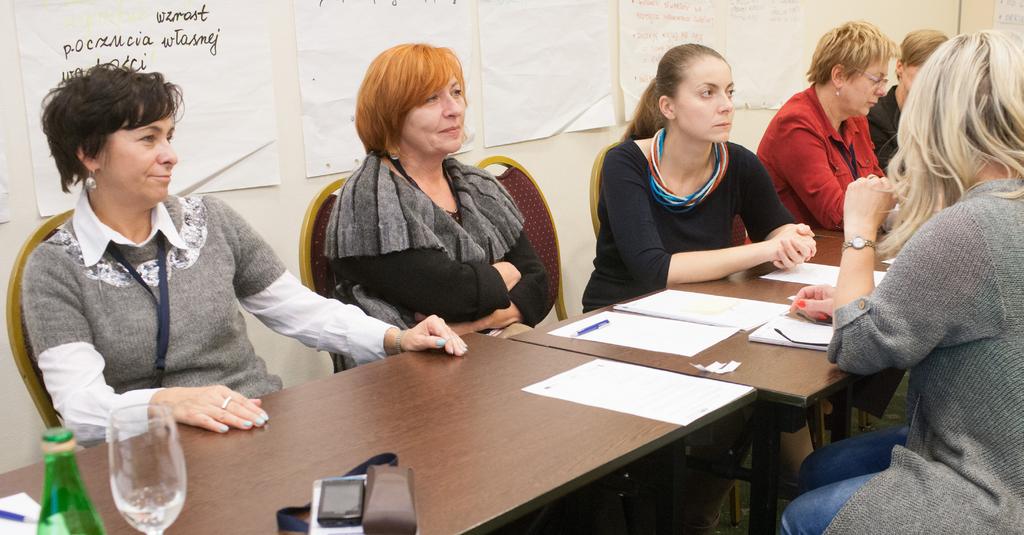 38 Uczestnicy moderatorzy Aleksandra Cupok Andrzej Pery Anna Zakrzewska-Zamora Nauczyciel dyplomowany, od 19 lat uczy informaty- Niezależny ekspert ds. zarządzania oświatą.