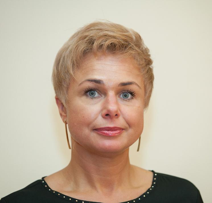 tor po programie TERM IAE (Training for Education tu Śląskiego w Katowicach oraz studiów podyplo- Od 1999 roku, jako nauczyciel jednej z pierwszych Reform Managmement) Doskonalenie Zarządzania mowych