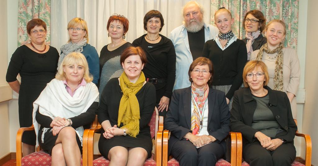 39 Barbara Uniwersał Danuta Elsner Zofia Grochowalska-Domaradzka Nauczycielka matematyki w Zespole Szkół nr 3 Niezależna konsultantka ds. zarządzania oświatą. Magister psycholog, trener.