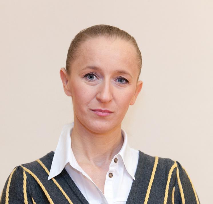 Ukończyła Szkołę trenerów Współzałożycielka European Network for Improv- w Young Digital Planet SA gdzie projektuje i pro- STOP, Szkołę Treningu Grupowego oraz Szkołę Tre- ing Research and