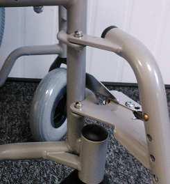 Następnie należy rozłożyć platformy podnóżków. To install footrests, hang fixing bracket footrest on the hanger of the wheelchair frame (Illustration 7., 8.