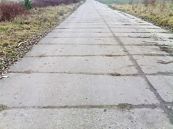 wykonywaniu podbudowy o grubości 20 cm z kruszywa