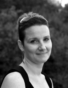 522 J. GAJEWY Dr Jadwiga Gajewy ukończyła studia magisterskie w 2006 r. na Wydziale Chemii Uniwersytetu im. A. Mickiewicza w Poznaniu.