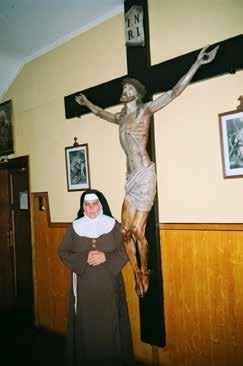 Zgodnie z wolą Założycieli głównym celem zakonu jest nieustająca adoracja Jezusa Chrystusa wystawionego uroczyście w Najświętszym Sakramencie.