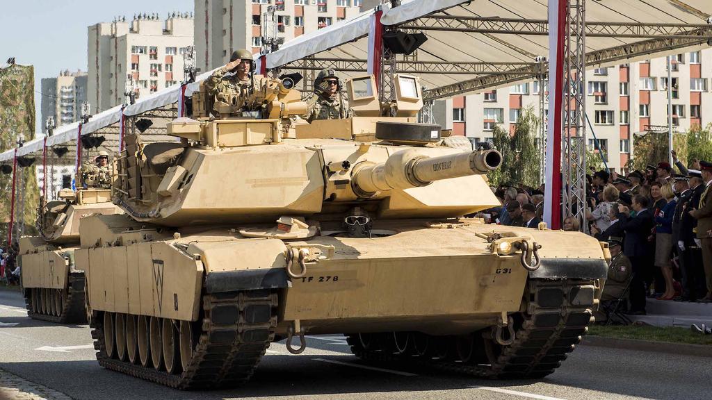 Brygady Pancernej z Wesołej w towarzystwie wozu zabezpieczenia technicznego Bergepanzer 2 i dwóch