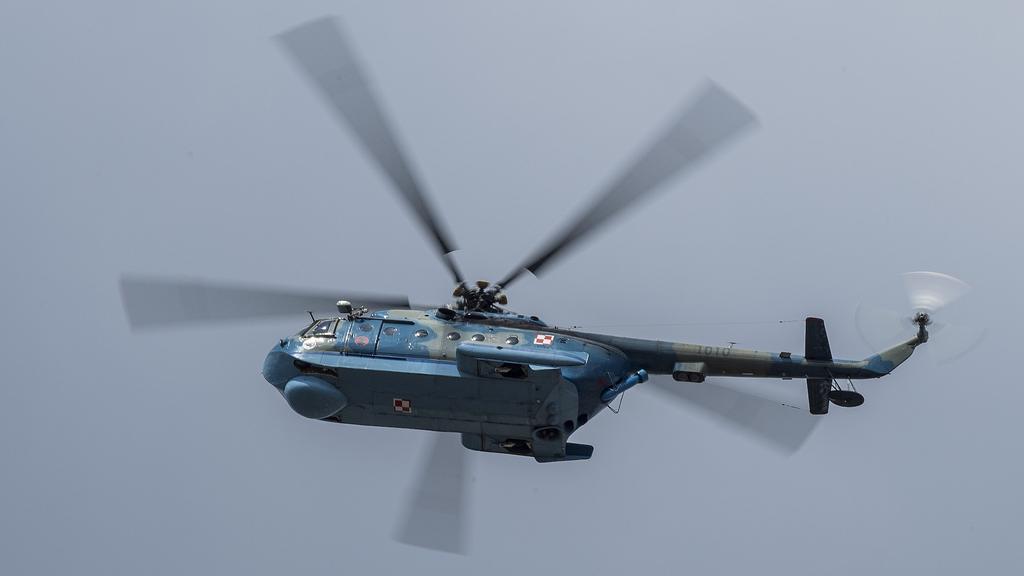 klin. Także w klinie nadleciały następnie trzy śmigłowce z Brygady Lotnictwa Marynarki Wojennej: Mi-14 i dwa