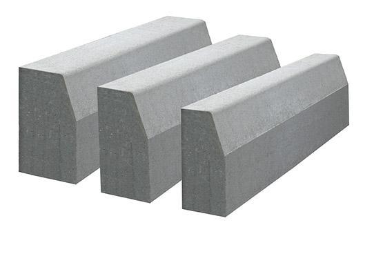 Produkcja krawężników betonowych o nasiąkliwości poniżej 4% przykładowa receptura warstwa konstrukcyjna: - Piasek 0/2-880 kg - Żwir 2/8-590 kg -