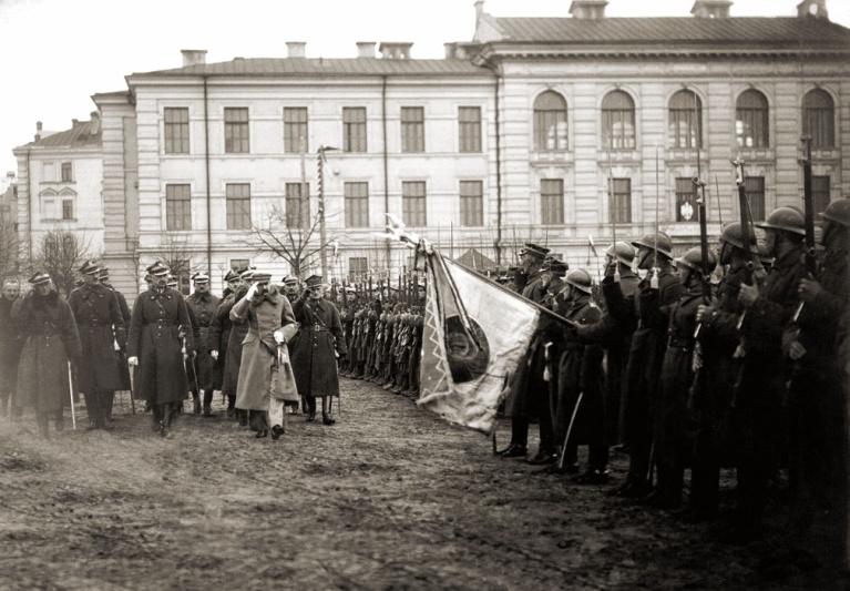 M E R K U R I U S Z 4/2019 (rocz. XIV) Wydarzenia w Polsce kwiecień 1919 4 kwietnia 1919 Sejm przyjął rezolucję w sprawie granicy wschodniej RP.