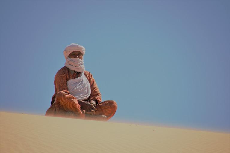 Tuaregowie: wolni ludzie pustyni Właściwie to nie lubią jak nazywa się ich Tuaregami.