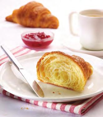 Croissant 380 g Jaja 425 g Temperatura ciasta 22 C Proces 30 minut w zamrażarce, następnie wałkować 1 x 4 i 1 x 3 Wałkować do grubości 2,8 mm, wycinać trójkąty o podstawie 11 cm i długości 22 cm.