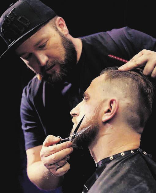 14 BARBER ROKU Sebstin Krczewski, Brber Shop Męskie Zcięcie w Gdńsku - I miejsce Fchowiec od brzytwy i nożyczek Łuksz Kmsz redkcj@prs.gd.pl Brberem jest od 4 lt.