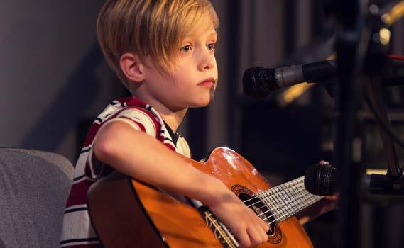 ZAJĘCIA MUZYCZNE ZAJĘCIA MUZYCZNE 06 07 Muzyczny Klub Przedszkolaka Zajęcia edukacyjne adresowane do dzieci w wieku 4-5 lat, które z różnych przyczyn nie chodzą do przedszkola.