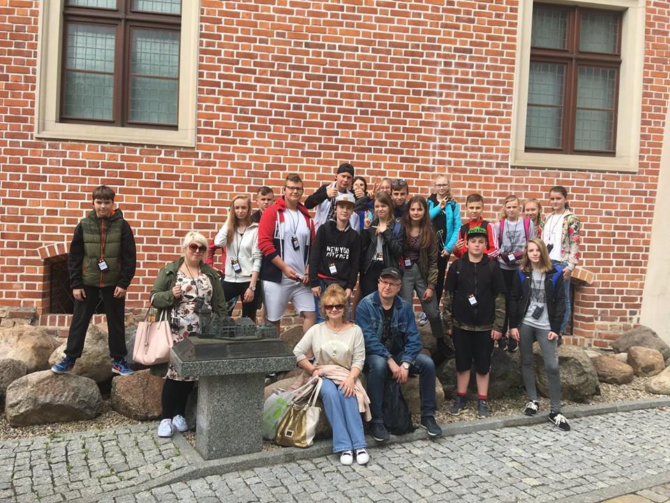 Z Wieży Widokowej, która wznosi się na wysokość 43 m fotografowaliśmy panoramę miasta. Obejrzeliśmy na Śródce słynny Mural 3 D - jeden z nowych cudów Polski.