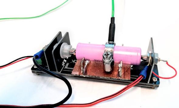 Maszyny Elektryczne - Zeszyty Problemowe Nr 2/2019 (122) 187 Tab. 1. Parametry techniczne badanego ogniwa Materiał katodowy LiNiCoAlO 2 Pojemność ogniwa (0.