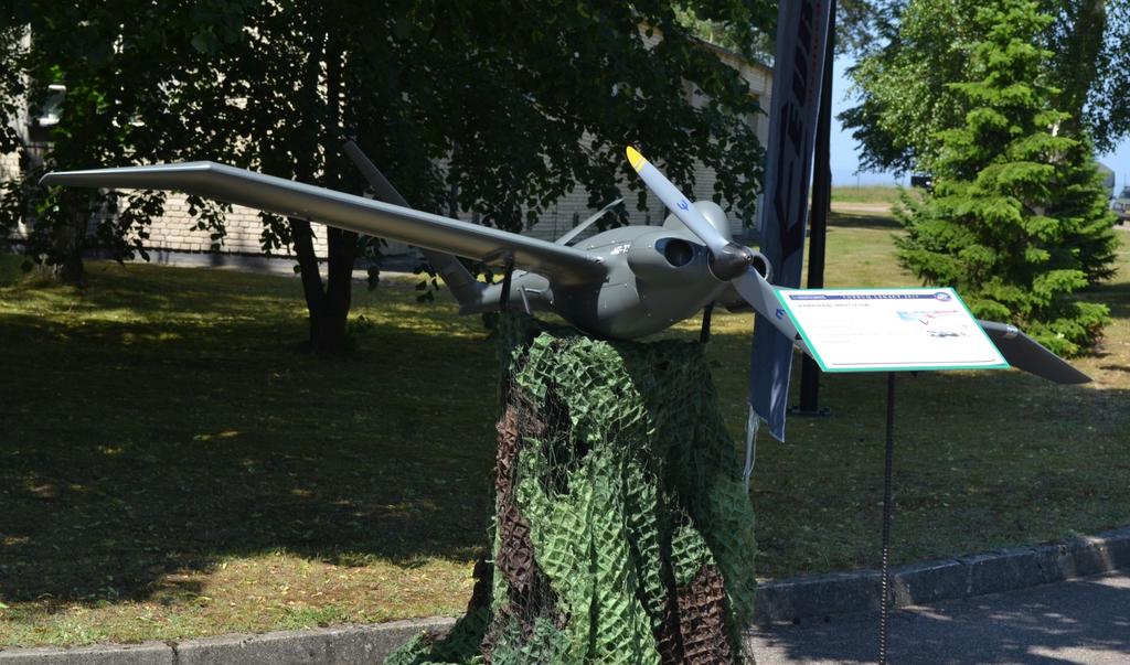 dostaje się do środka np. statku powietrznego). Wartości tych zapalników są dobierane automatycznie przez zestaw w zależności od trybu ataku (pościg, zbliżenie i cel nieruchomy).