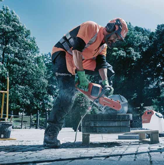 41 Husqvarna K 535i to lekka napędzana akumulatorem przecinarka o łatwej obsłudze i niskich wibracjach.
