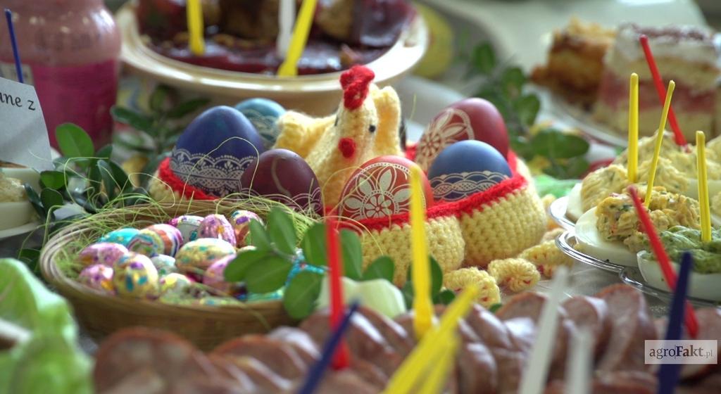 https://www. Patrycja Kolano nie wyobraża sobie świąt bez kolorowych, ręcznie zdobionych jajek. fot. Daniel Biernat, Robienie pisanek i innych ozdób świątecznych z dziećmi to tez świetna zabawa.