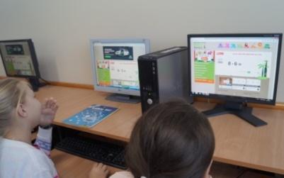 Odzyskania Niepodległości  Uczniowie klas starszych pod