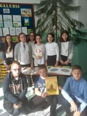 Natomiast uczniowie klasy IV Szkoły Podstawowej w Zalasiu przygotowali niezwykłą lekcję historii