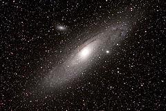 Andromedy M31, która przy dobrej pogodzie widoczna jest gołym okiem w postaci niewielkiej mgiełki.