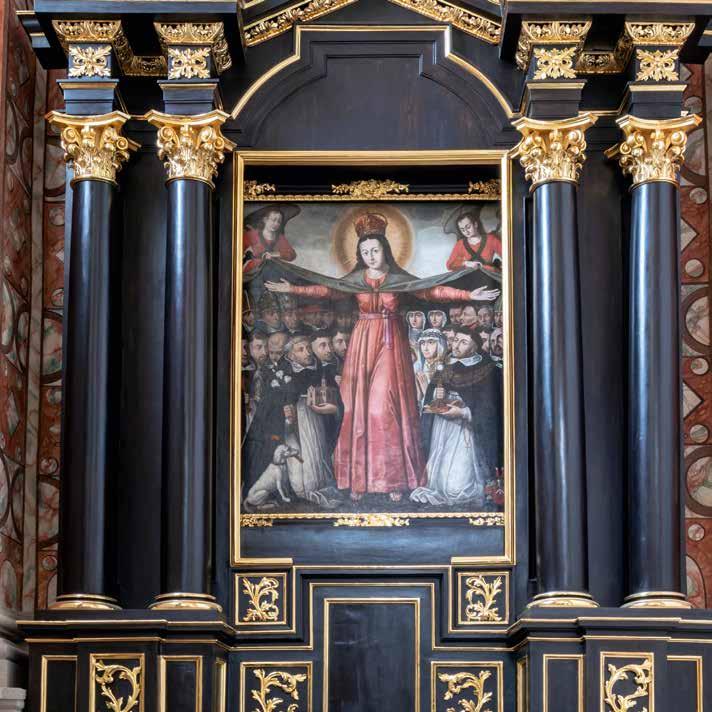 F. Lewa nawa kościoła 14 1. Kaplica Ossolińskich (Matki Boskiej Opieki) Kaplica została ufundowana w 1624 r. przez Katarzynę Ossolińską. Pierwotnie miała to być kaplica różańcowa.