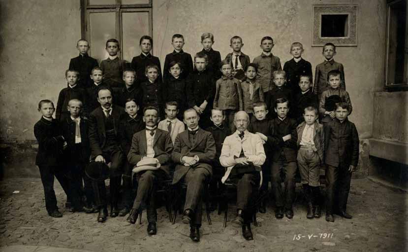 84 1917 roku, przyjęto wówczas 7 uczniów.