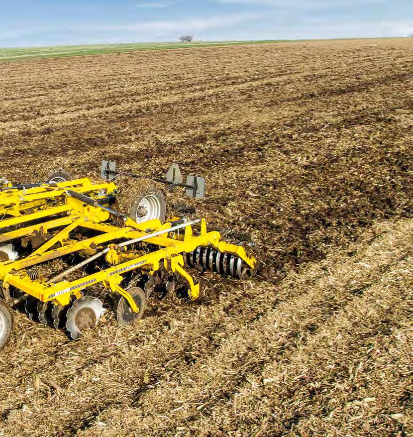AGRONOMICZNE ZALETY MASZYNY Różne rodzaje podorywek i spulchniania aż do głębokości 18 cm. Praca bez zatykania nawet przy dużej ilości resztek roślinnych włącznie kukurydzy na ziarno.