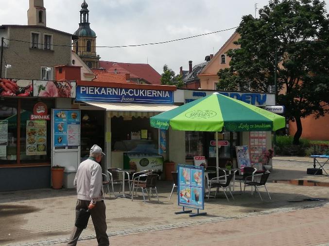 markiza należy przez to rozumieć stałe lub składane zadaszenie, osłaniające okno, witrynę sklepową lub nad ogródkami