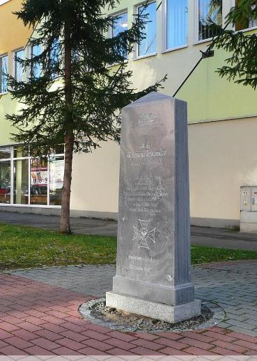 Fot. 15. Obelisk upamiętniający Waleriana Tewzadze, Osiedle Jasne Fot. 16.
