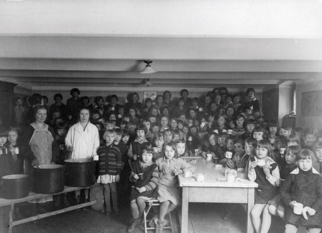 .Fot. Akcja dożywiania dzieci w szkołach (1920-1939) Źródło: Narodowe