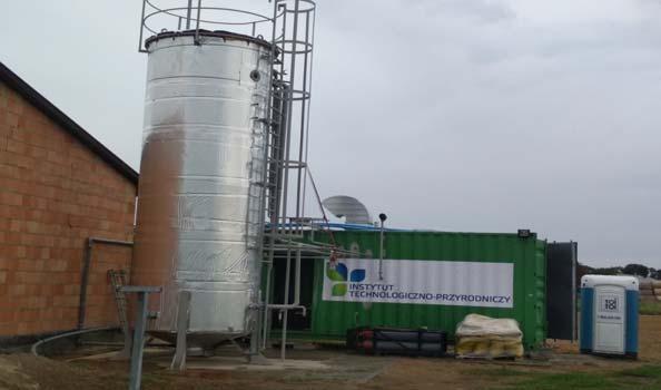 A. Myczko i in.: Prosumenckie instalacje biogazowe do sanitacji gnojowicy 27 ducent oferuje monosubstratowe reaktory do fermentacji metanowej gnojowicy o pojemności od 60 do 180 m 3.