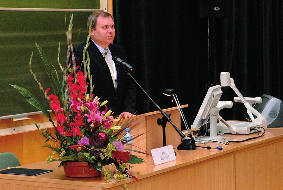 Ligia rzezińska-wcisło, nna Lis-Święty Fot. 4. Wykłady inauguracyjne wygłosili prof. Marek Jutel () oraz prof. Wiesław Gliński () C Fot. 5. Wykłady gromadziły pełne sale słuchaczy na zdjęciach prof.