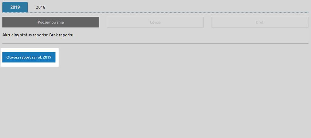 Raport za każdy rok musi zostać otwarty, aby można było rozpocząć sprawozdawanie działań. Dokonuje się tego w trybie pracy Podsumowanie przyciskiem Otwórz raport za rok.
