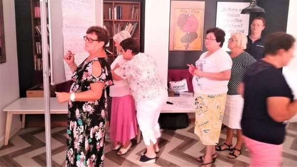 17 Następnie spośród 7 ram polityki senioralnej, opracowanych przez WHO (Światową Organizację Zdrowia) wybrano dwa najbardziej istotne dla seniorów z punktu widzenia mieszkańca Miasta i Gminy Buk.