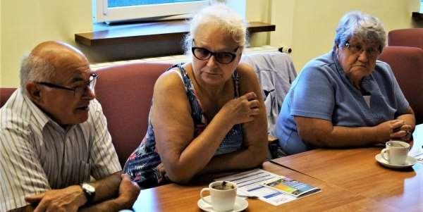 Szczegółowo omówiono z uczestnikami artykuł 5c ustawy o samorządzie gminnym, a także wskazano przykładowe zakresy działań w jakich rada seniorów może doradzać lub/i władze samorządu mogą zwrócić się