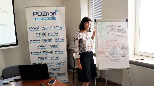 32 Seniorzy dowiedzieli się w jaki sposób funkcjonują gminne rady seniorów, co należy zrobić by taką radę powołać.