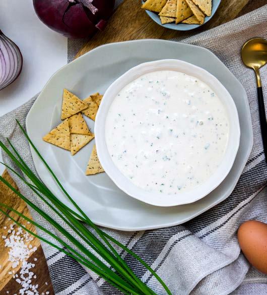 Dip jajeczny z dodatkiem chrzanu Sól Śmietanka 18% 100 ml WINIARY Majonez Dekoracyjny 500 g Sok z limonki 50 ml Pieprz czarny młotkowany Jajka 4 szt.