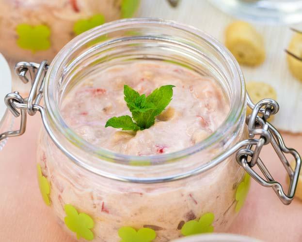 Dip na bazie świeżych owoców Pomarańcze 450 g Banany 200 g WINIARY Ketchup 100 g Grejpfrut czerwony 450 g Twarożek homogenizowany 250 g Papryka czerwona świeża 80 g Tabasco (kilka kropel) Ananas