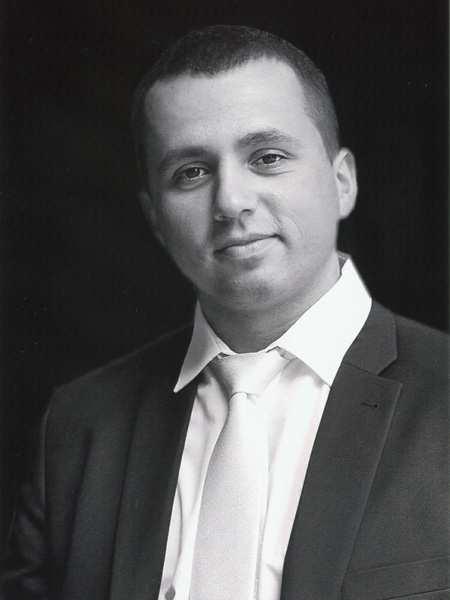 STRONA 10 Sylwetki poległych policjantów, których nazwiska wpisano do Księgi Pamięci: mł. asp. Piotr Gąsiorek: ur. 1984 r. - zm. 2016 r.