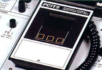 70 Rys. 6. Modu zdalnego sterowania wymuszalnika dodatkowo szybkim elektronicznym przekaünikiem nadmiarowo-prπdowym (rys. 4). Zaciski silnoprπdowe posiadajπ solidne nakrítki motylkowe (rys. 5).