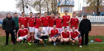 Przygotowania drużyn piłkarskich do sezonu rozgrywek ligowych Drużyna Miejskiego Klubu Sportowego "Cargovia", która po rundzie jesiennej zajmuje I miejsce w Klasie "B" w ramach przygotowań do rundy