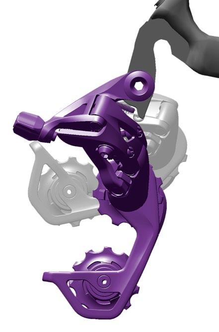 Pull back and down on the rear derailleur and hold it in place as you install the wheel. Podczas montowania koła pociągnij do tyłu i w dół tylną przerzutkę i utrzymuj ją w miejscu.