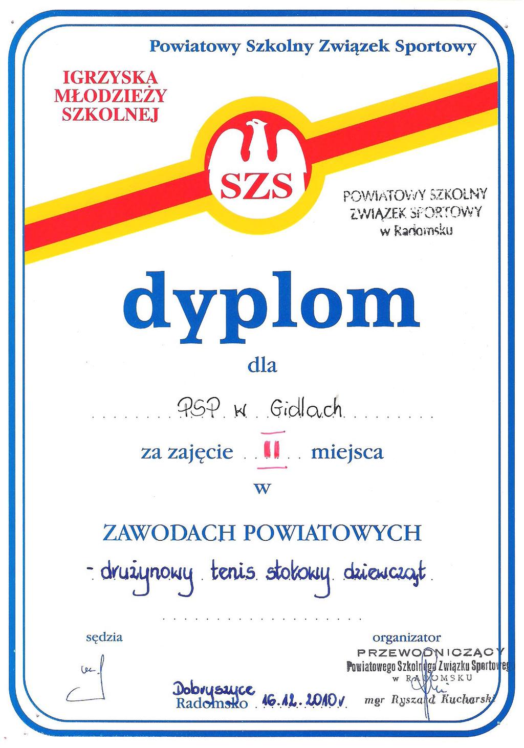 3..00. Musiał izstołowy L. rozegrali oraz sój M. turniej Łęgoik gminny i szkole K. Piasecki. tenisiści stołoi. Naszą szkołę reprezentoali M.