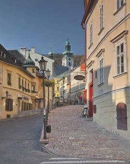 Najlepiej zachowany rezerwat architektury ludowej Słowacji z unikatowymi drewnianymi budowlami Vlkolínec, położony w pięknym