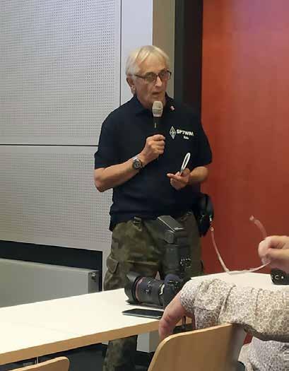 Krzysztof SP7WME podczas prezentacji EmCom PZK na przez zespół włoskiego RNRE pod przewodnictwem Alberto Barbery IK1YLO używana przez włoskich Kolegów sieć łączności DMR.