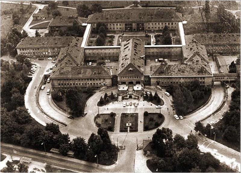 I tak z kolejnymi remontami oraz modernizacjami, ten zasłużony dla mieszkańców szpital, funkcjonuje nadal do dnia dzisiejszego służąc opieką medyczną nie tylko mieszkańcom naszej dzielnicy.