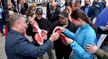 , modlitwy z popularnymi na Śląsku słowiańskimi imionami świętych, egzemplarze prasy polskiej z XIX w., dwujęzyczne (polskie i niemieckie) napisy na obrazach religijnych z początku XX w.