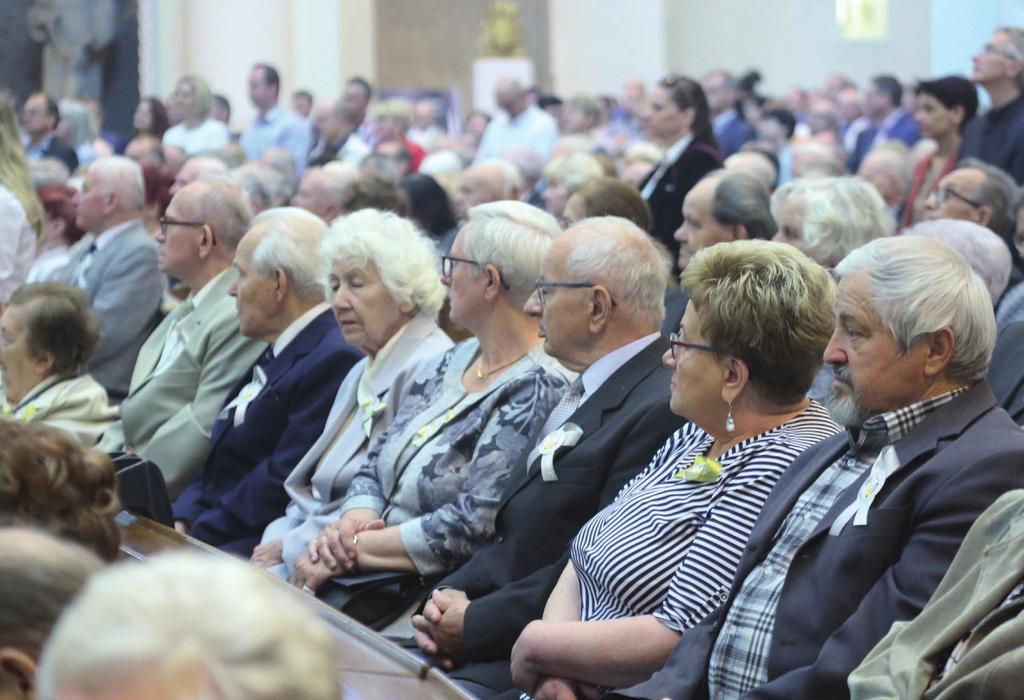 EUCHARYSTIA ZE ŚWIĘTOWANIEM JUBILEUSZY